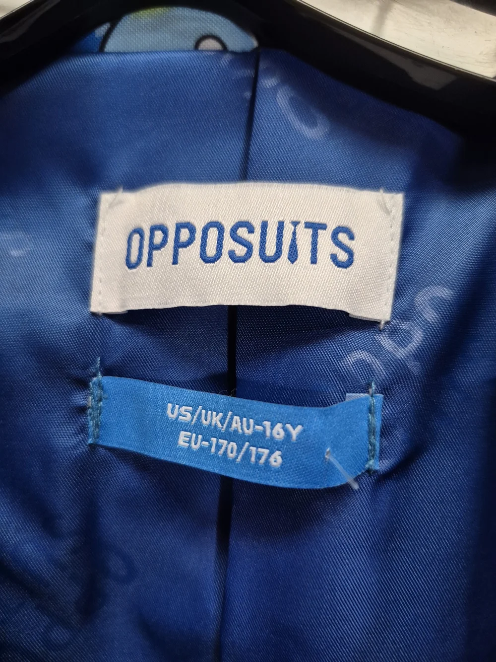 OppoSuits bold graphic